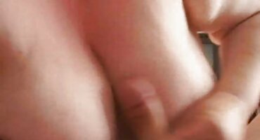 ảnh sex tik tok Milf với tits silicone tham gia quan hệ tình dục của con gái riêng và bạn sex thư kỳ trai của cô.